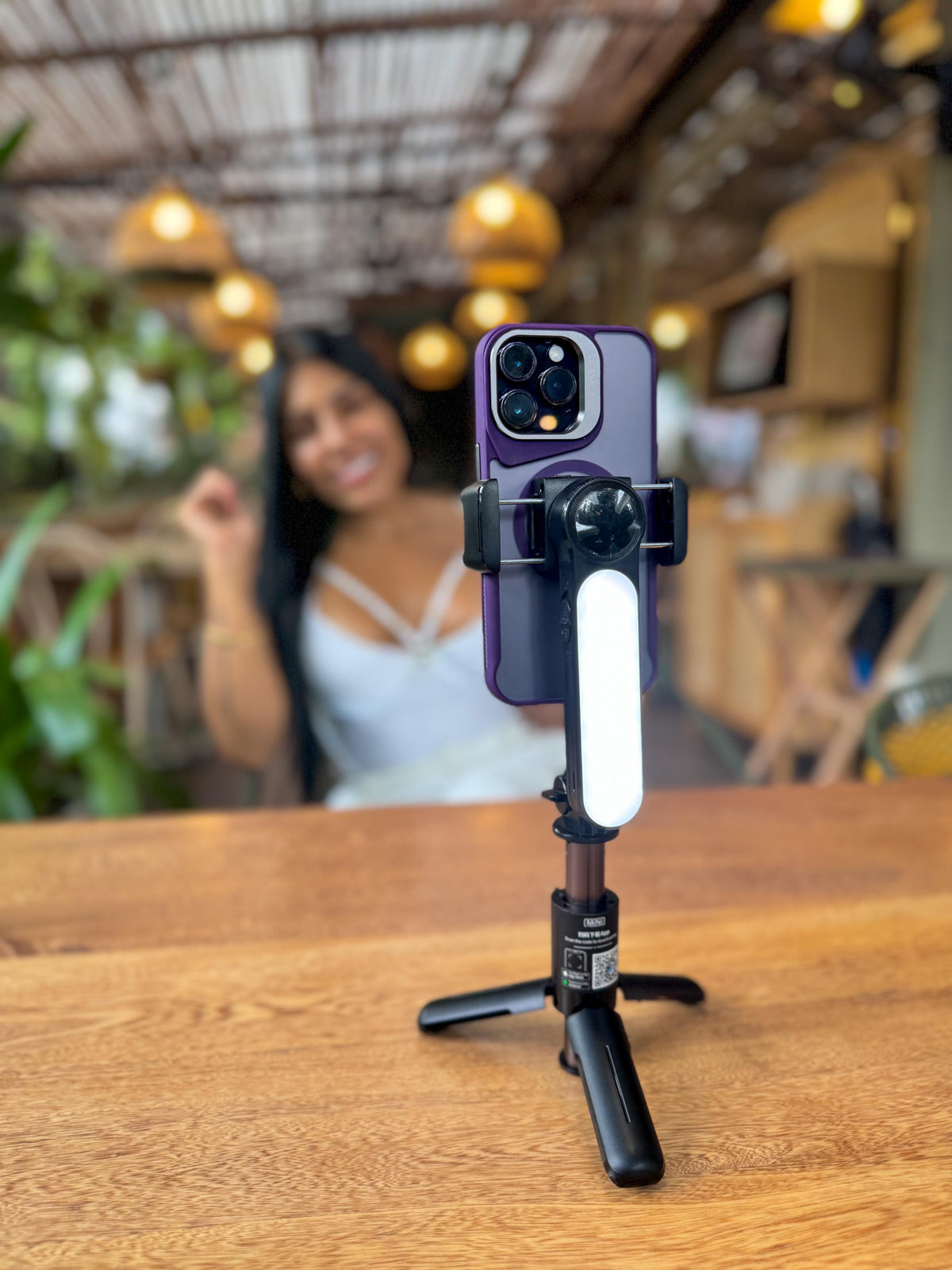 📱✨ Trípode Mini Estabilizador L09 – Selfie Stick con Luz LED