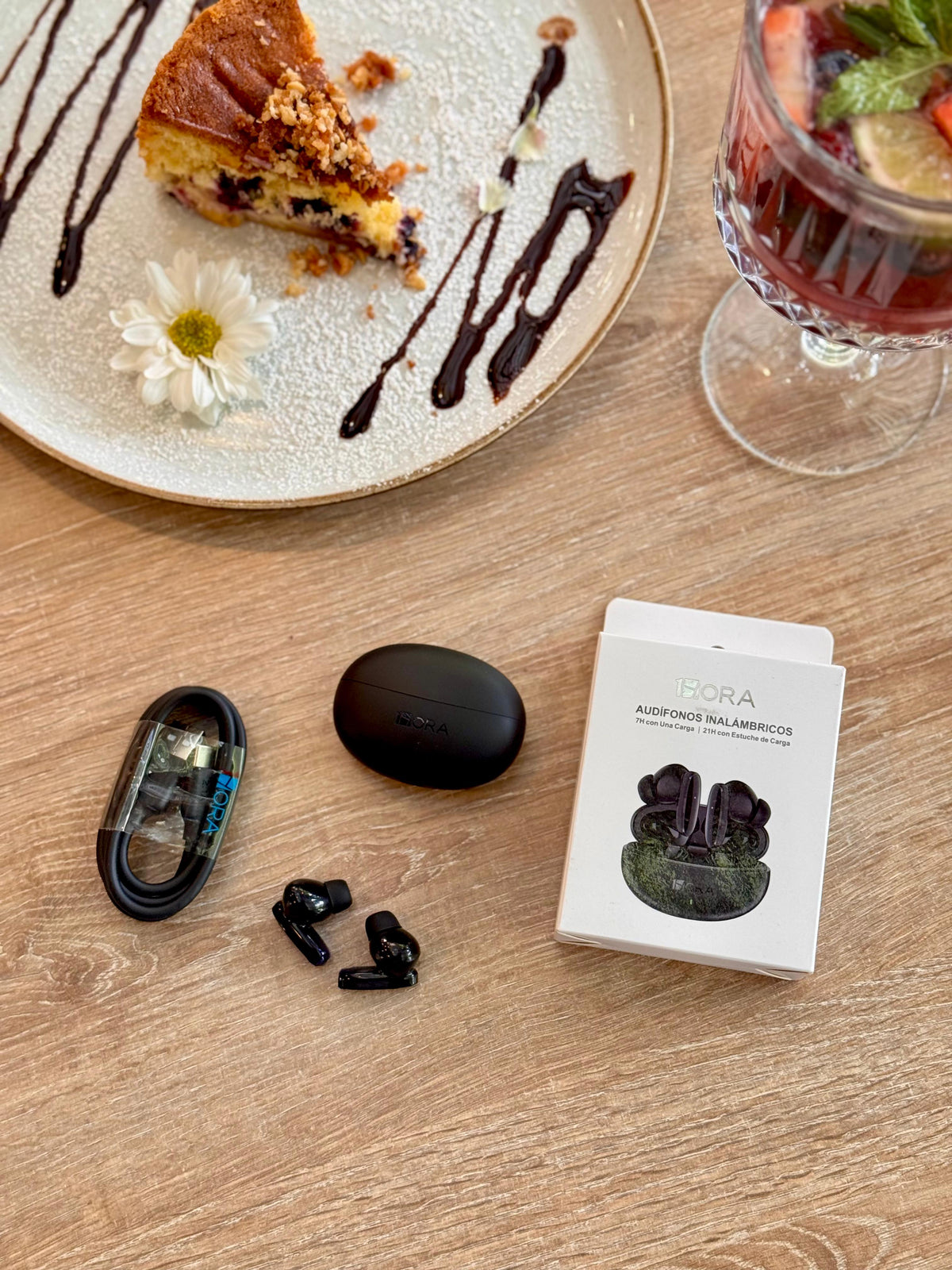 AUDÍFONOS INALÁMBRICOS AUT205 1HORA 🎧✨ + Obsequio: Cubo protector para la carga