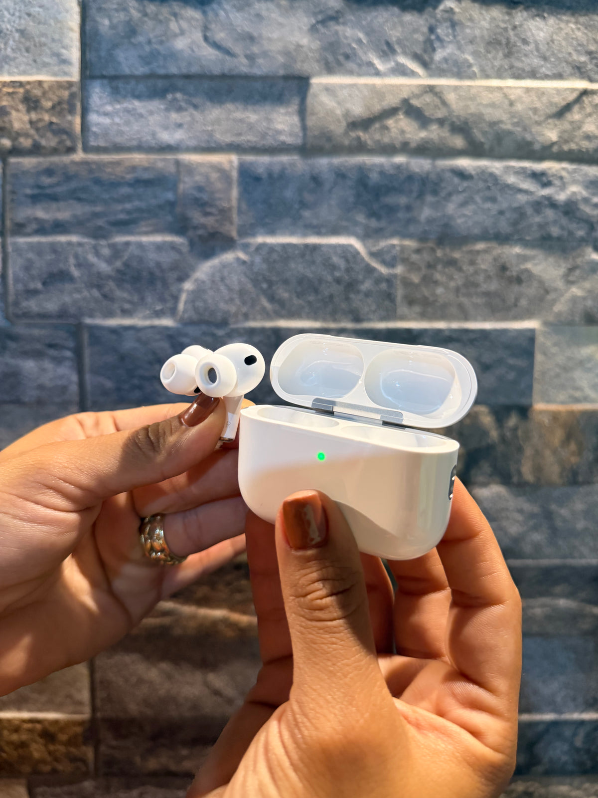 AirPods Pro 3 Color Blanco Con Cancelación De Ruido🎧✨ + Obsequio: Silicon Case con interior de gamuza