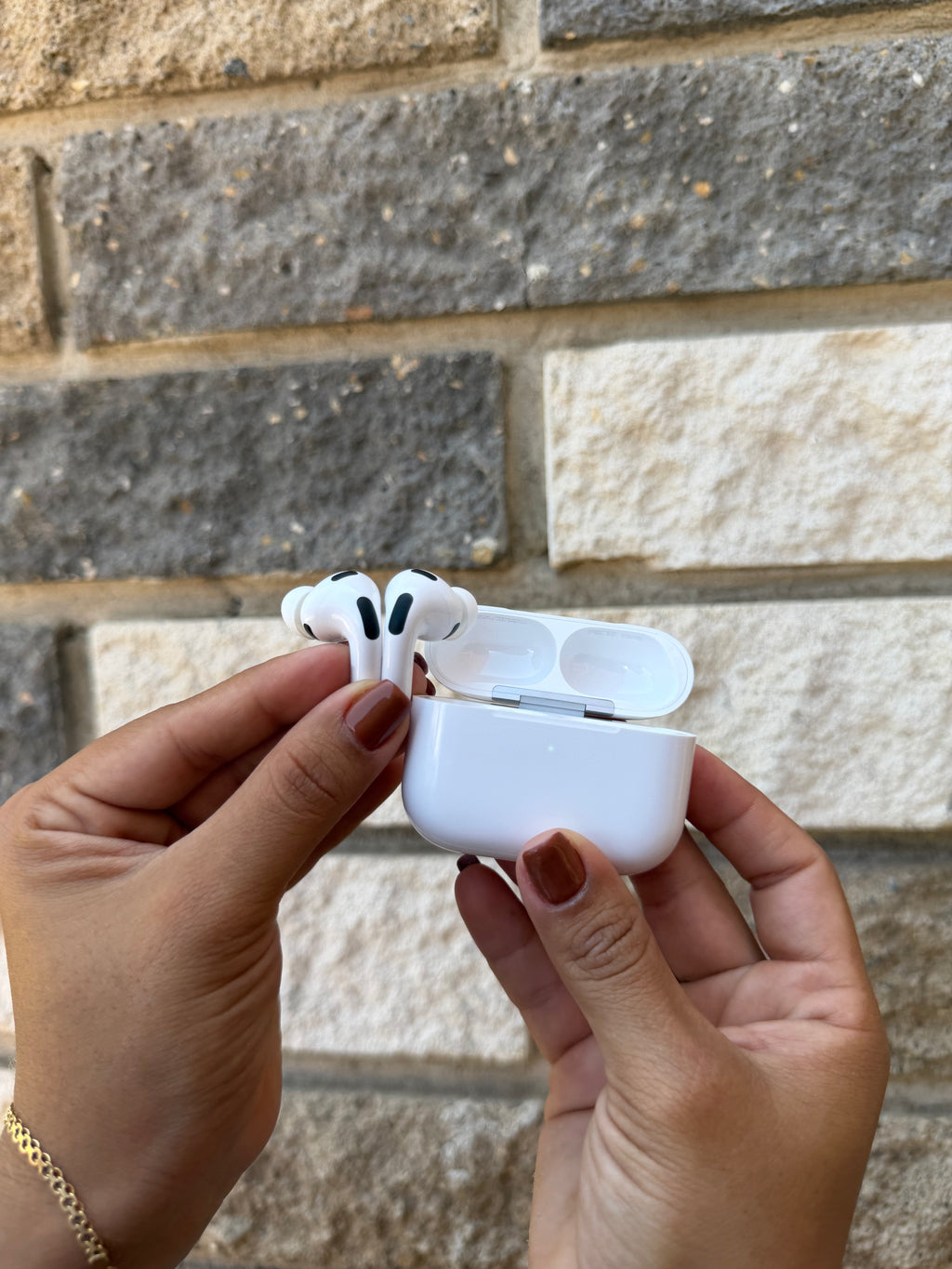 AirPods Pro 3 Color Blanco Con Cancelación De Ruido🎧✨ + Obsequio: Silicon Case con interior de gamuza