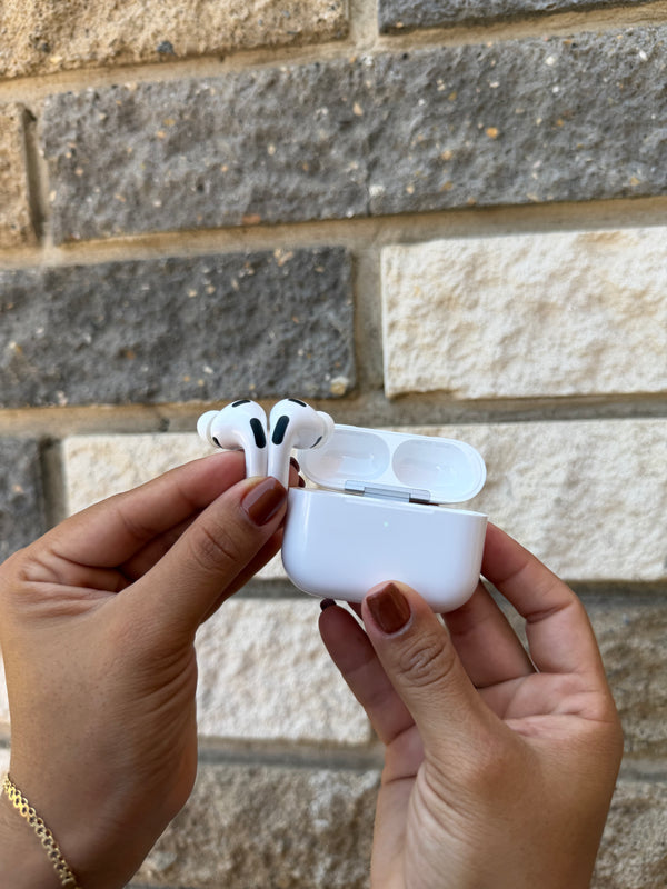AirPods Pro 3 Color Blanco Con Cancelación De Ruido🎧✨ + Obsequio: Silicon Case con interior de gamuza