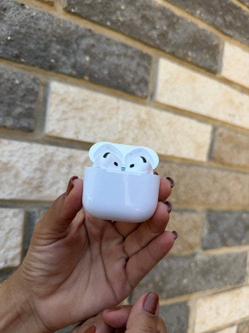 AIRPODS 4 🎧✨  + Obsequio: Silicon Case con interior de gamuza
