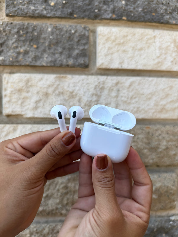 AIRPODS 4 🎧✨  + Obsequio: Silicon Case con interior de gamuza