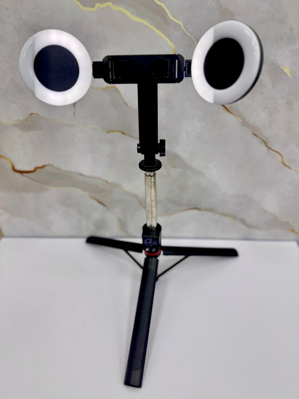 📸 Selfie Stick H12D con luz y trípode