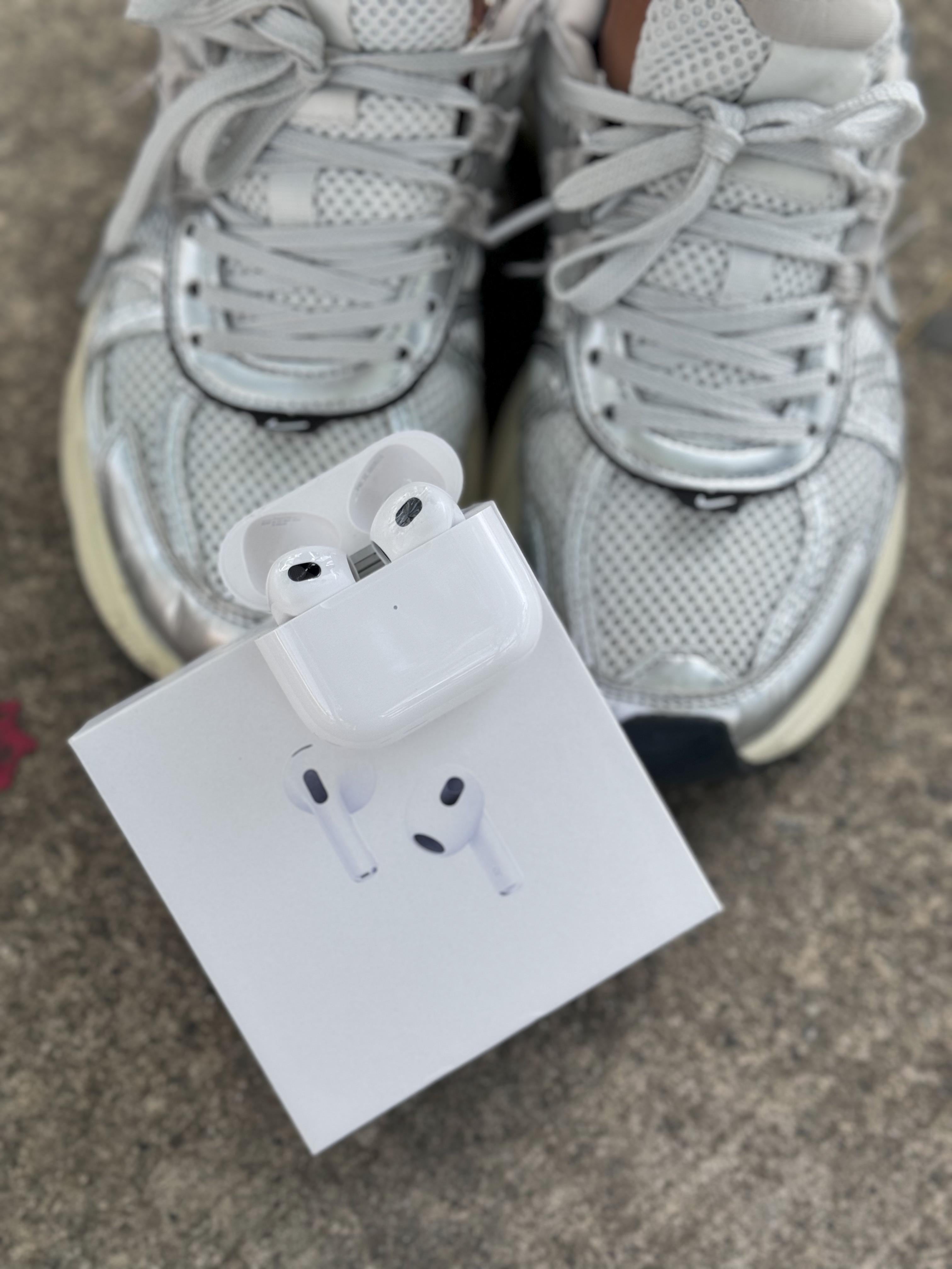 AIRPODS 3 GENERACIÓN 🎧✨  + Obsequio: Silicon Case con interior de gamuza
