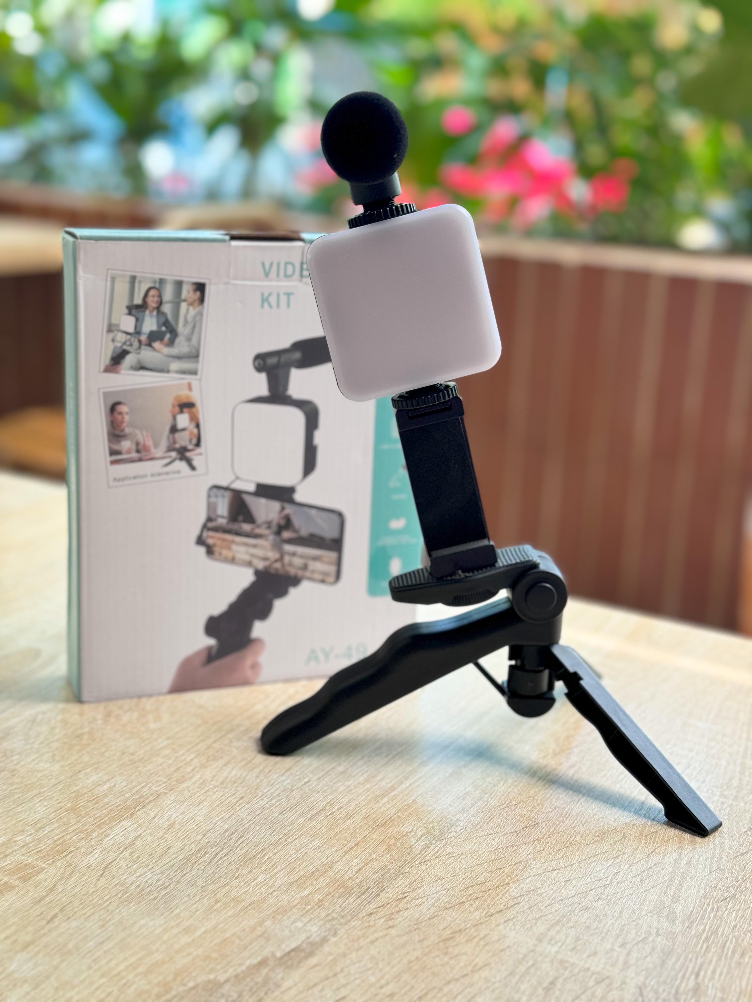 📱🎥 Soporte AY-49 con Luz LED y Micrófono
