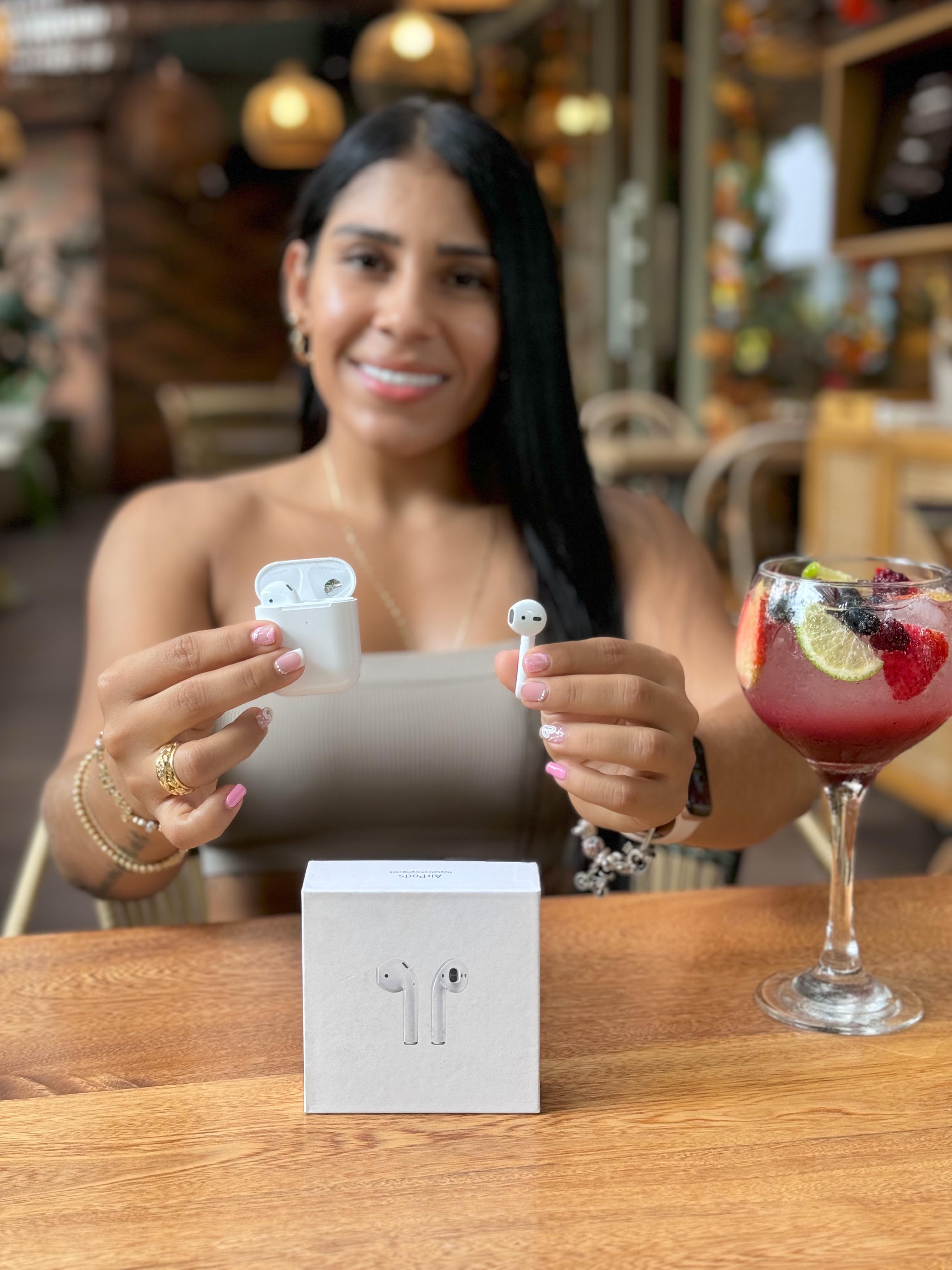 AIRPODS 2 GENERACIÓN 🎧✨ + Obsequio: Silicon Case con interior de gamuza