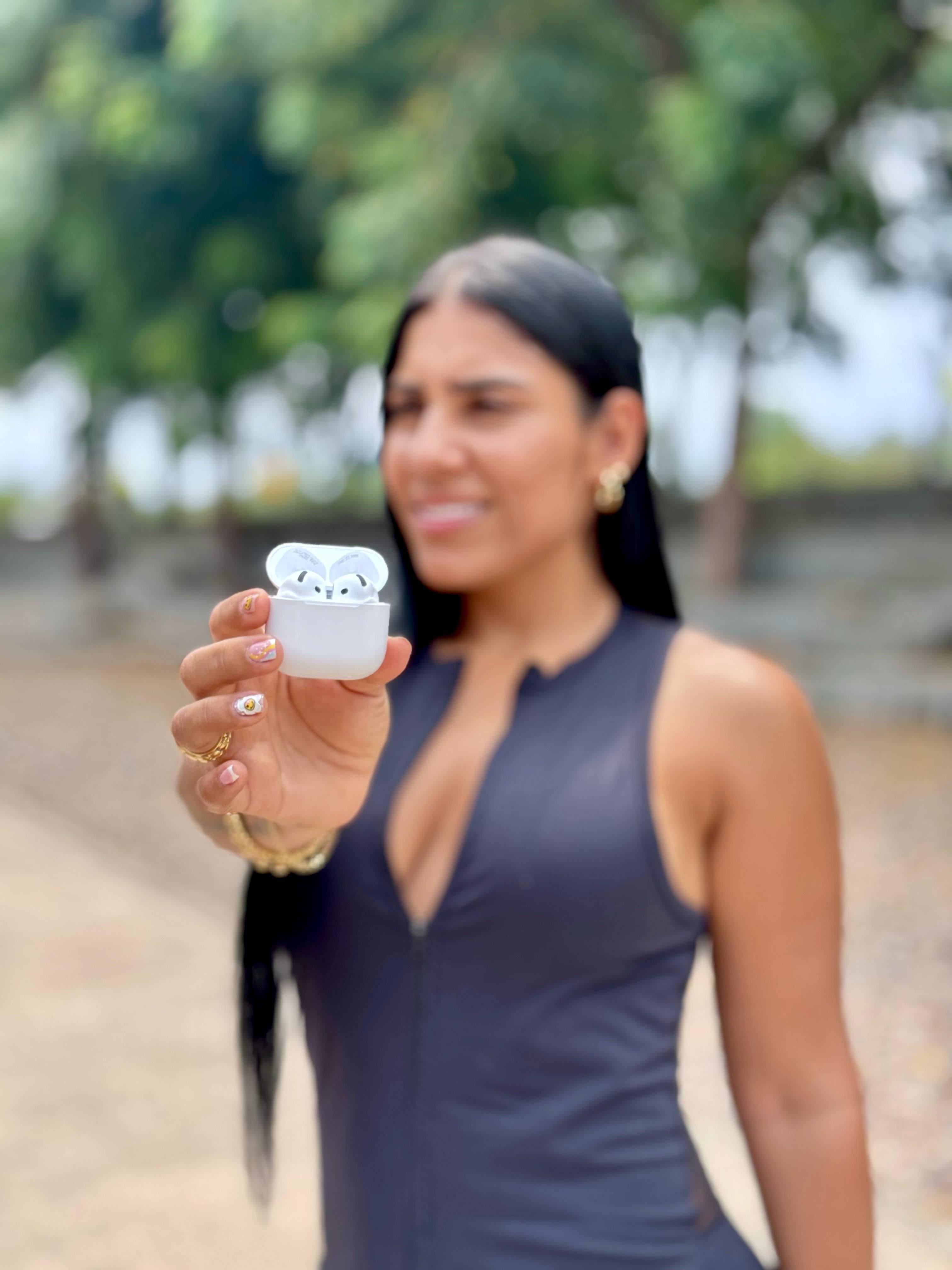 AIRPODS 4 🎧✨  + Obsequio: Silicon Case con interior de gamuza