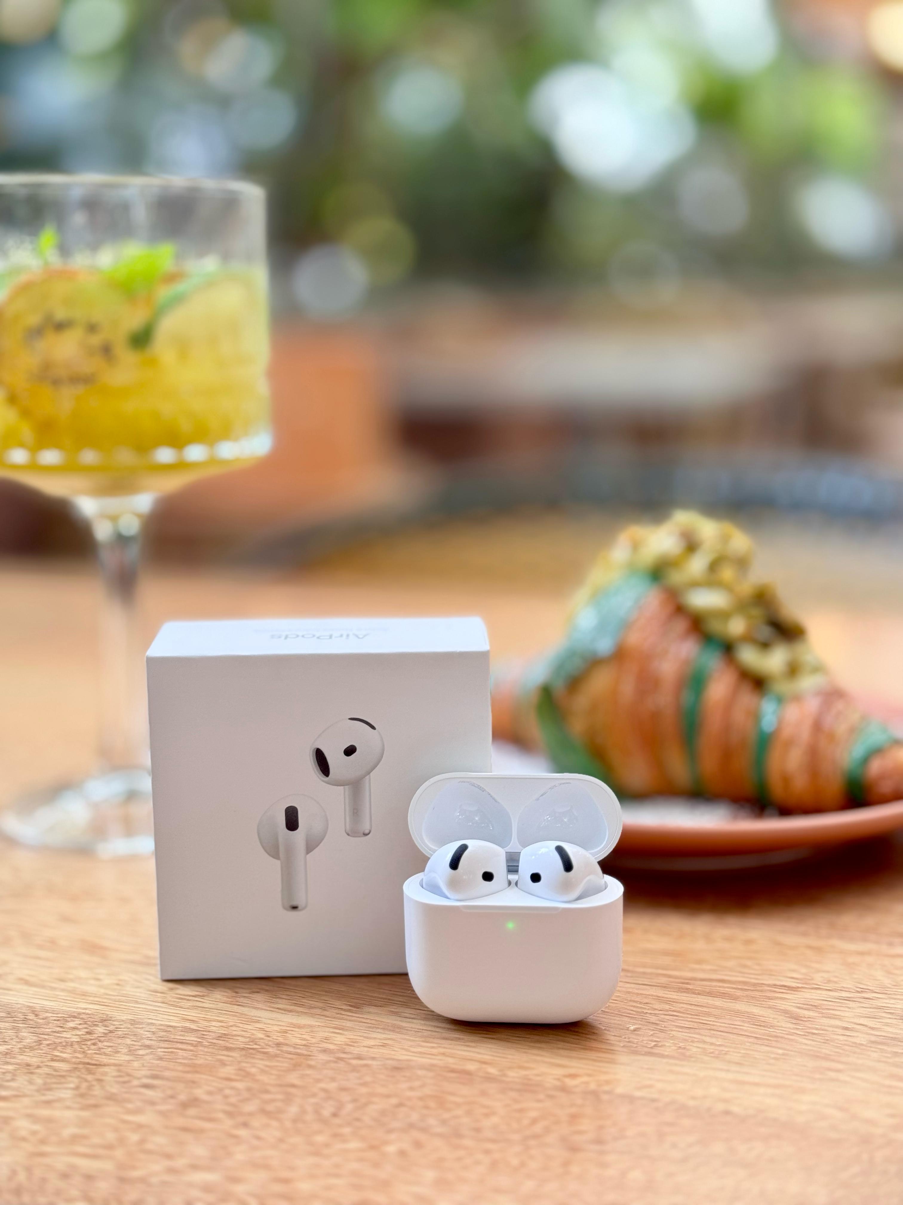 AIRPODS 4 🎧✨  + Obsequio: Silicon Case con interior de gamuza
