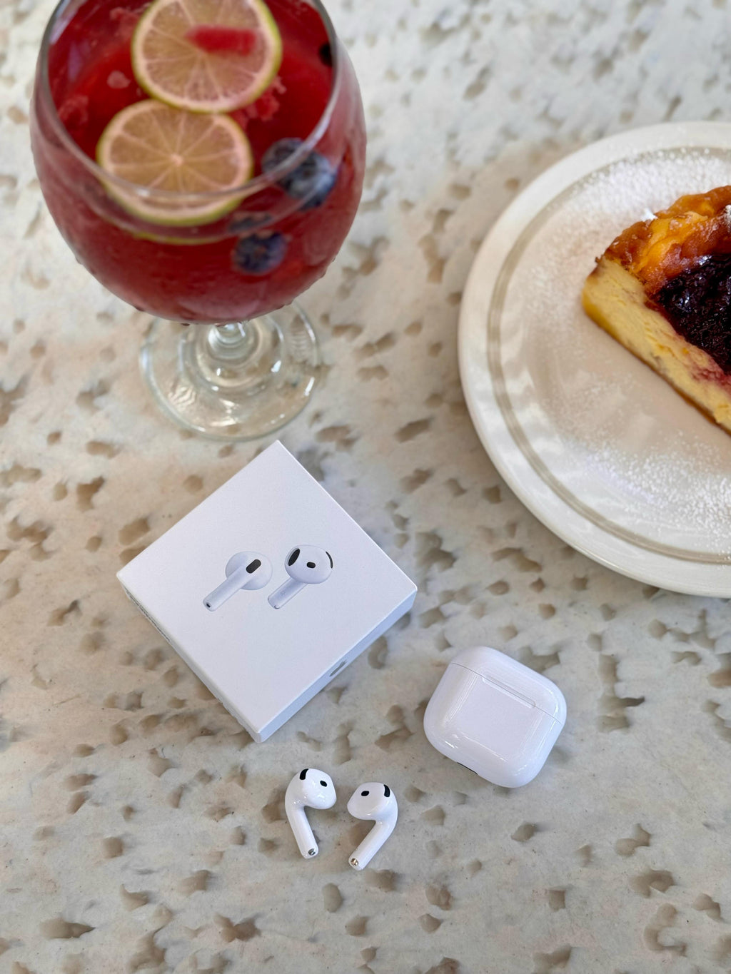 AIRPODS 4 🎧✨  + Obsequio: Silicon Case con interior de gamuza