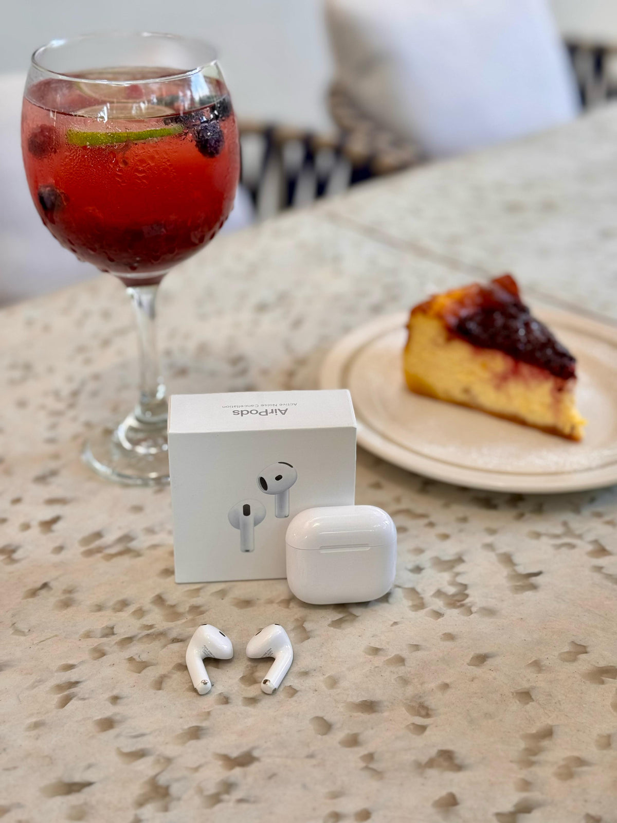 AIRPODS 4 🎧✨  + Obsequio: Silicon Case con interior de gamuza