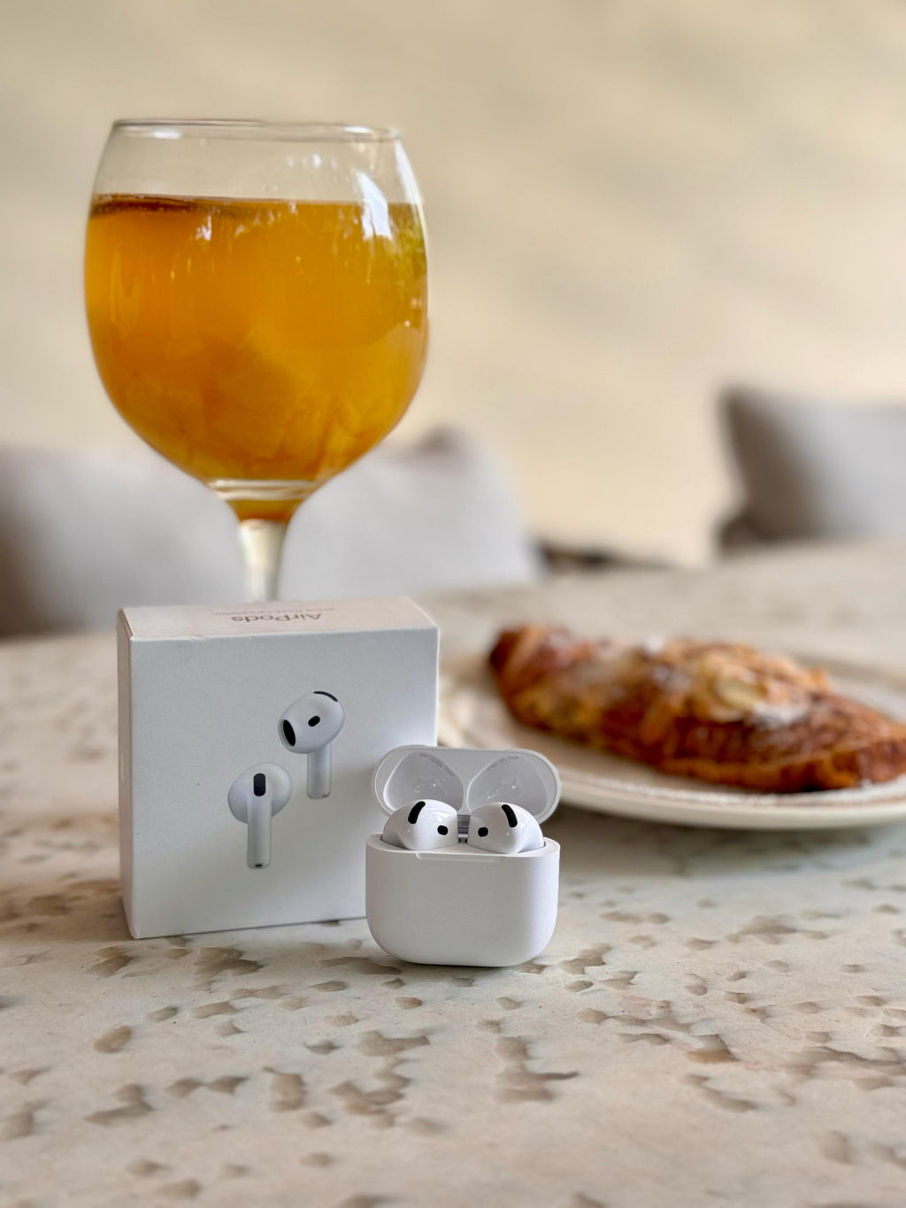 AIRPODS 4 🎧✨  + Obsequio: Silicon Case con interior de gamuza