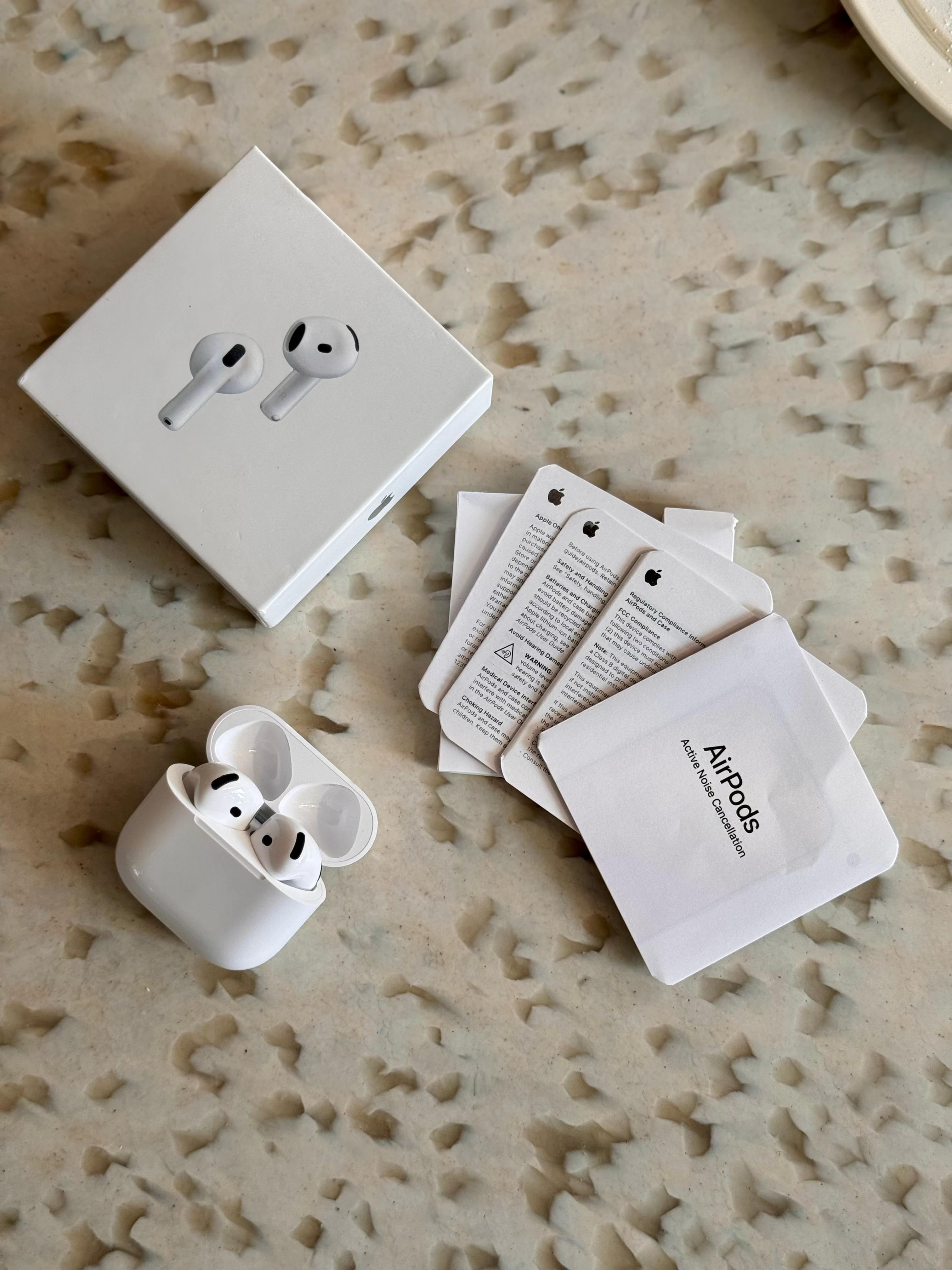 AIRPODS 4 🎧✨  + Obsequio: Silicon Case con interior de gamuza