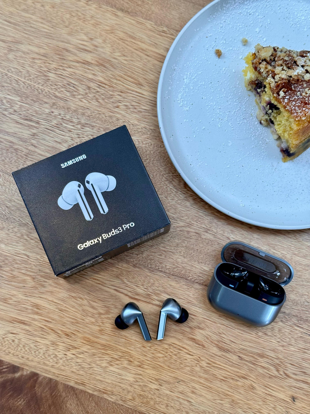 AUDÍFONOS INALÁMBRICOS BUDS 3 PRO GALAXY 🎧✨  + Obsequio: Cubo protector para la carga
