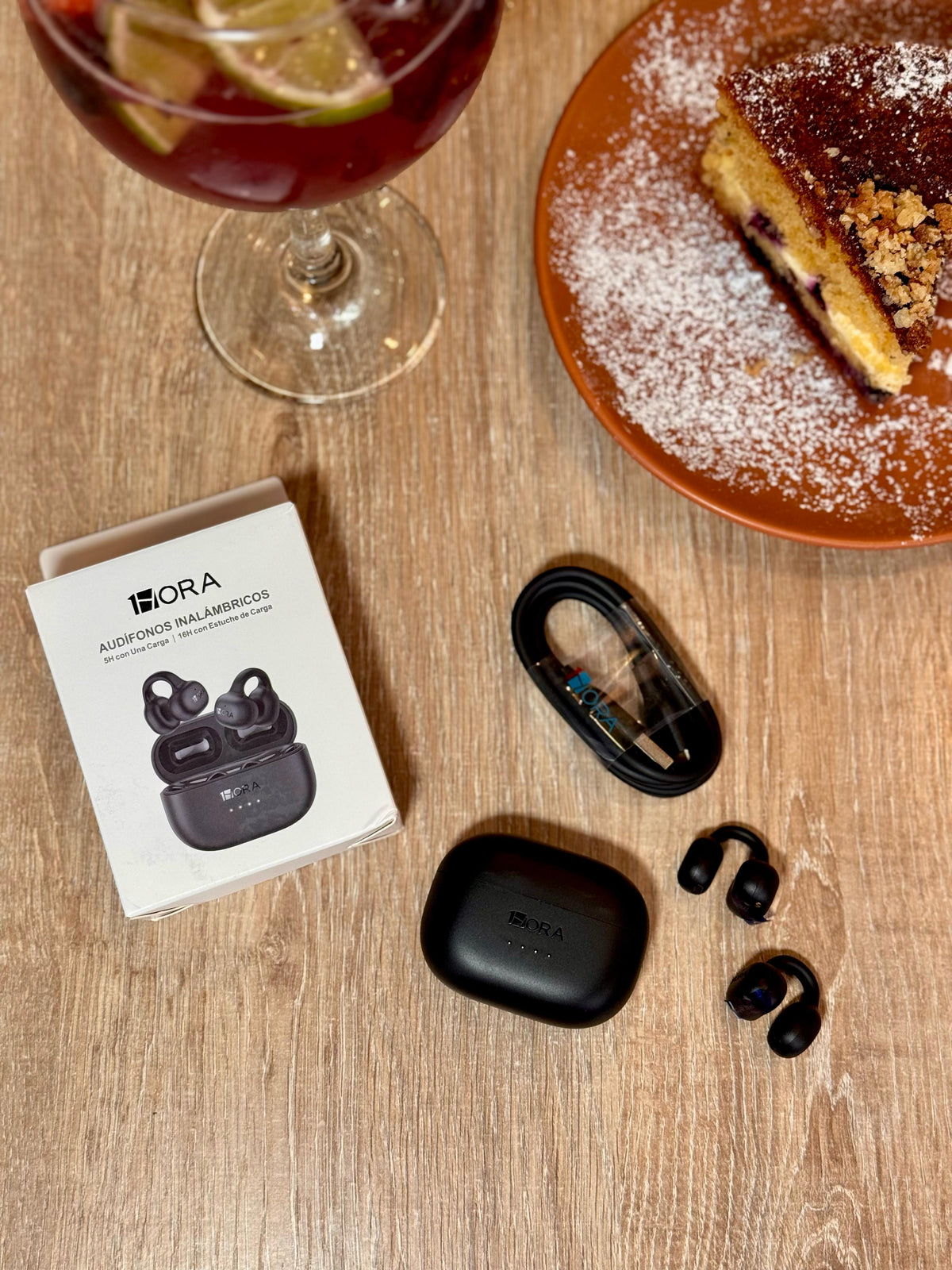AUDÍFONOS INALÁMBRICOS AUT210 1HORA 🎧✨  + Obsequio: Cubo protector para la carga