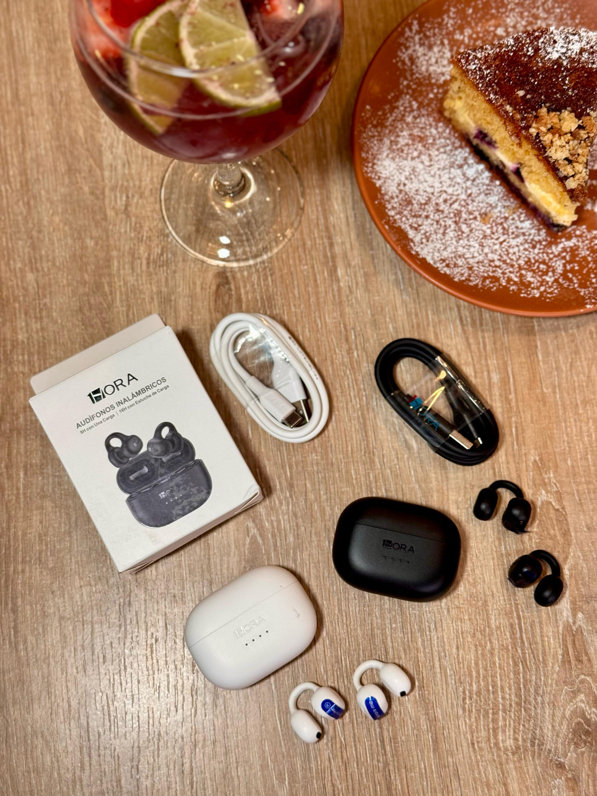 AUDÍFONOS INALÁMBRICOS AUT210 1HORA 🎧✨  + Obsequio: Cubo protector para la carga