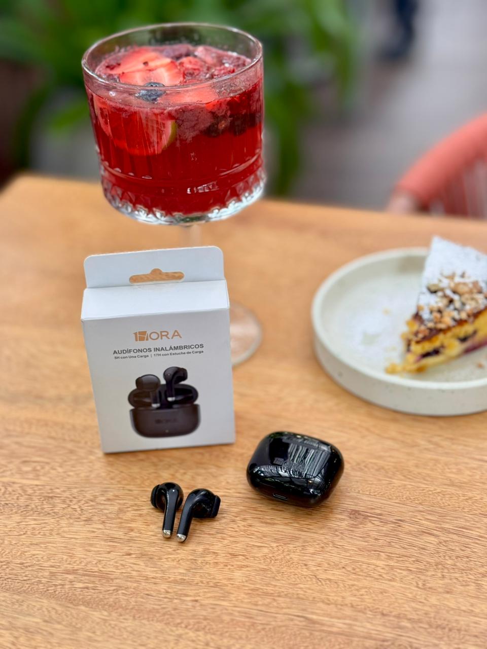 AUDÍFONOS INALÁMBRICOS AUT203 1HORA 🎧✨ + Obsequio: Cubo protector para la carga
